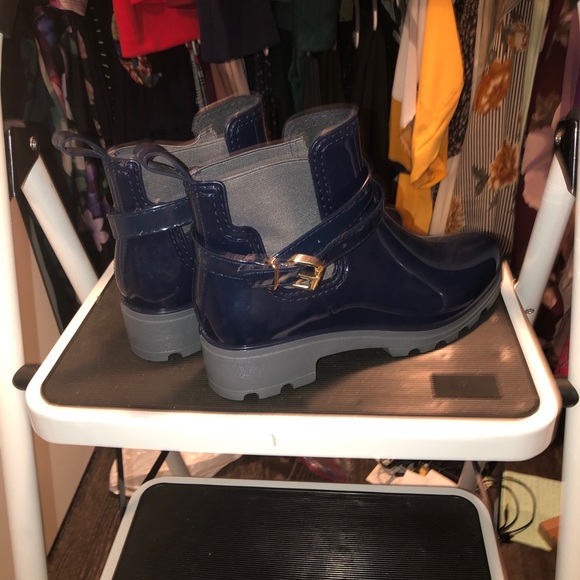 Navy Crisscross Rainboots - Picture 3 of 7